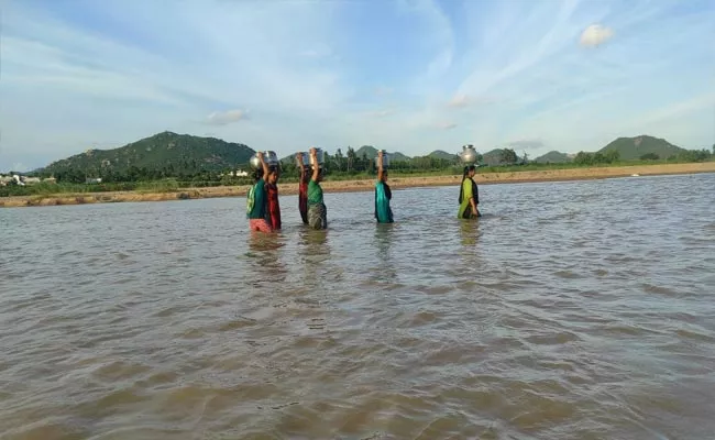 Dabbapadu Village People Facing Water Crisis In Andhra Pradesh - Sakshi