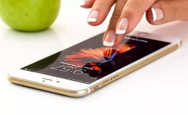 Charge Your Phone With Sweaty Fingertips Researchers Developed - Sakshi