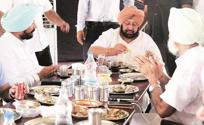 Punjab CM Amarinder Singh No Lunch Invitation To Navjot Singh Sidhu - Sakshi