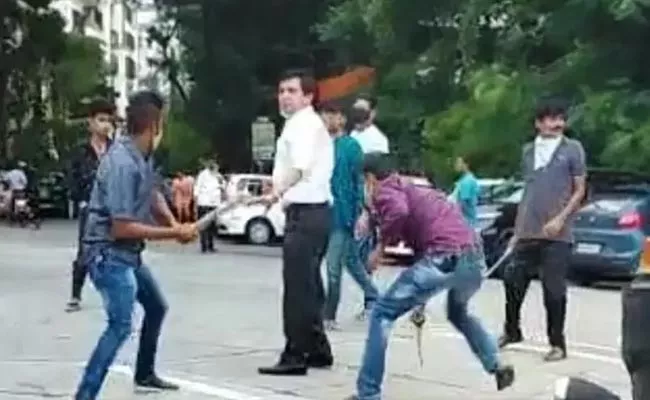 Goons Attack With Sharp Weapons On Lawyer In Mumbai - Sakshi