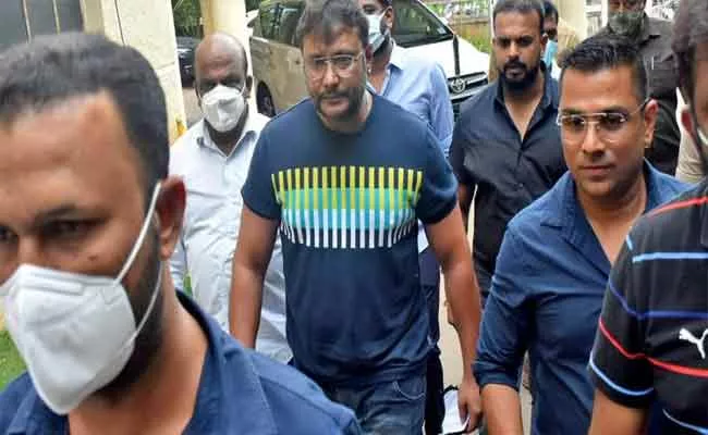 Kannada Actor Darshan Reaches To Bengaluru - Sakshi