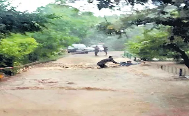 Young Man Drowned At Pochara Falls In Adilabad District - Sakshi