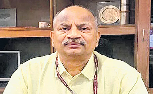 N Venudhar Reddy takes charge as DG of AIR - Sakshi