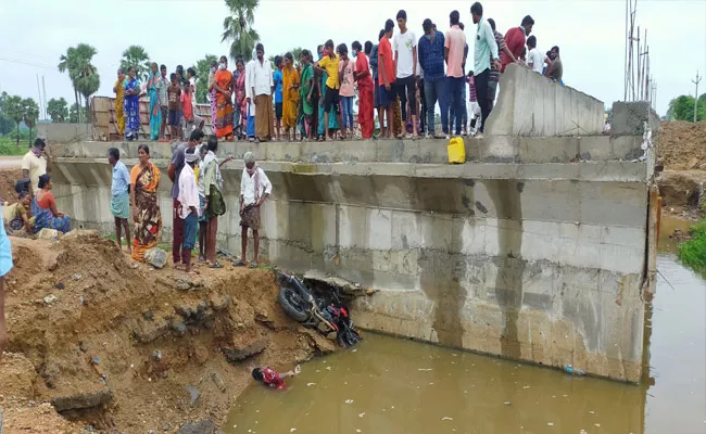 Road Accident Tragedy In Warangal - Sakshi