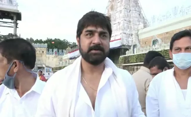 Actor Srikanth Visits Tirumala Temple - Sakshi