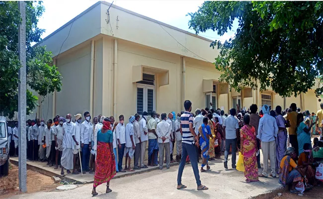 Covid Vaccine Shortage In Nalgonda - Sakshi