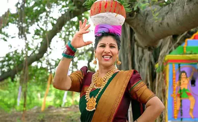 Folk Singers Comments On Mangli Bonalu Song 2021 - Sakshi