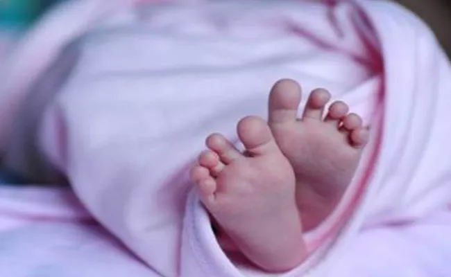 Born Baby Found On Road Side Dustbin In Narasannapeta Srikakulam - Sakshi