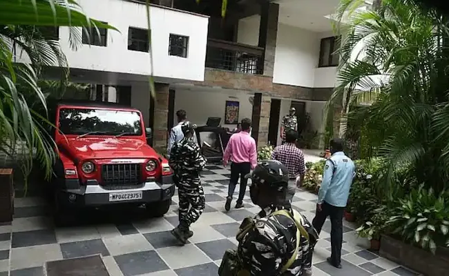 IT Raids On Dainik Bhaskar Group Offices - Sakshi