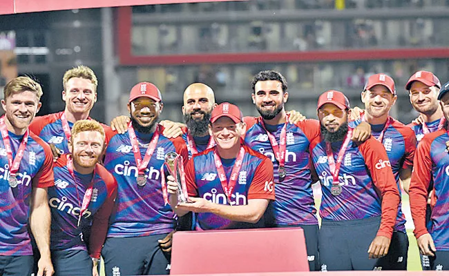 England beat Pakistan 3rd t20 match series - Sakshi