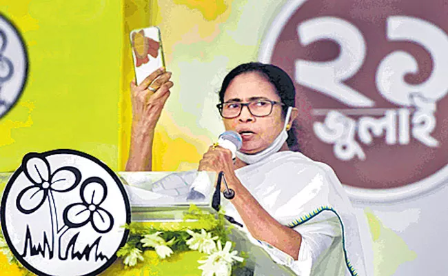 Mamata Banerjee slams Centre over Pegasus spyware - Sakshi