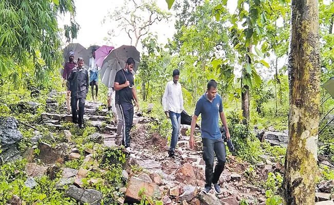 Additional Collector Varun Reddy Goes Into Forest For Palle Pragathi Checkings - Sakshi