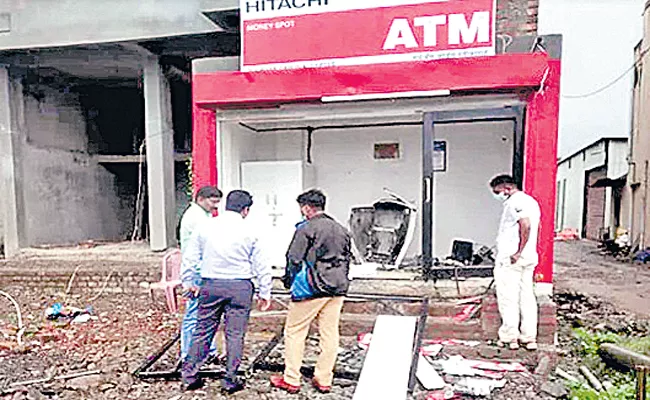 Thugs Make Blast at ATM In Pune, Flee With Rs 28 Lakh - Sakshi