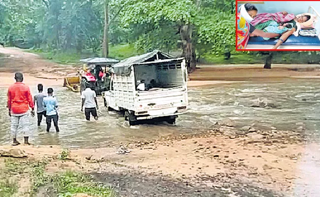 Pregnant Woman Crossing Water Stream At Adilabad - Sakshi