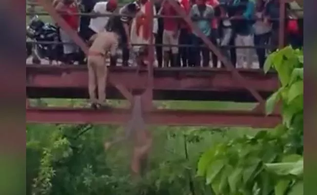 Girl Body Found Hanging On Bridge After Family Fight In Uttar Pradesh - Sakshi