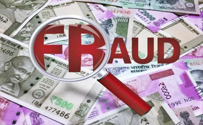 Fake Woman Clerk Fraud In Khammam - Sakshi