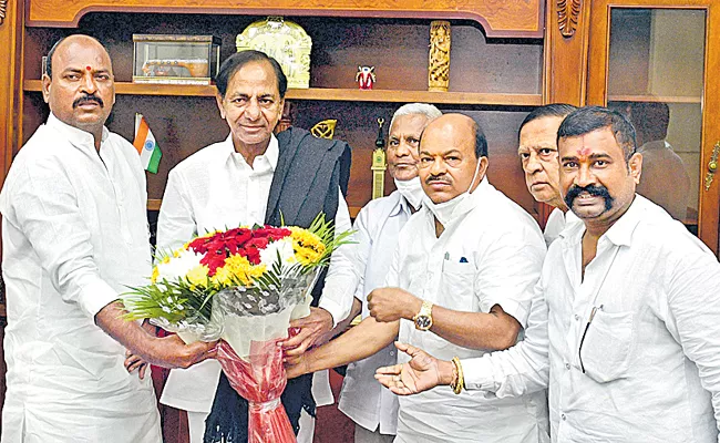 Kuruma Community Leaders Thank To KCR - Sakshi