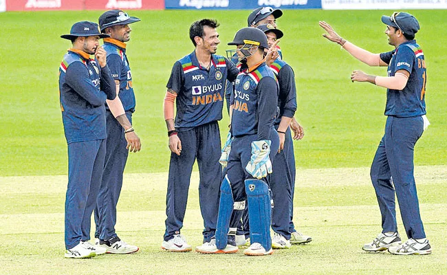 Deepak Chahar scripts India series-sealing win over Sri Lanka - Sakshi