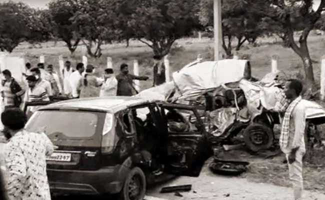 Road Accident At Nagar Kurnool District, at least 8 People Lost Life - Sakshi