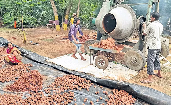 Seed Balls Making: Two Lakh Seed Balls For Jagananna Pacha Thoranam - Sakshi