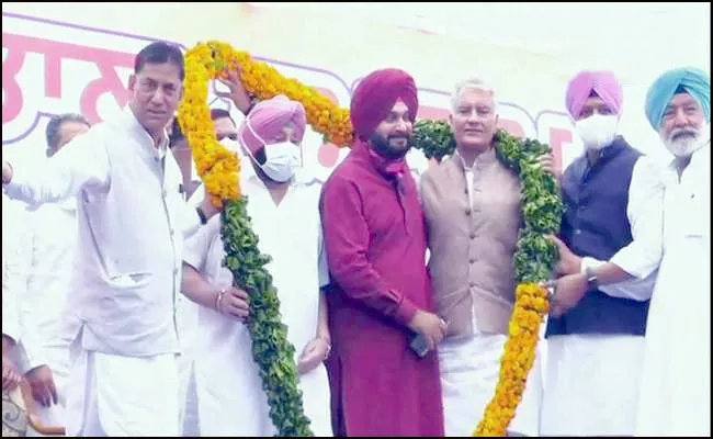 Navjot Singh Sidhu Takes Charge As Punjab Congress Chief - Sakshi