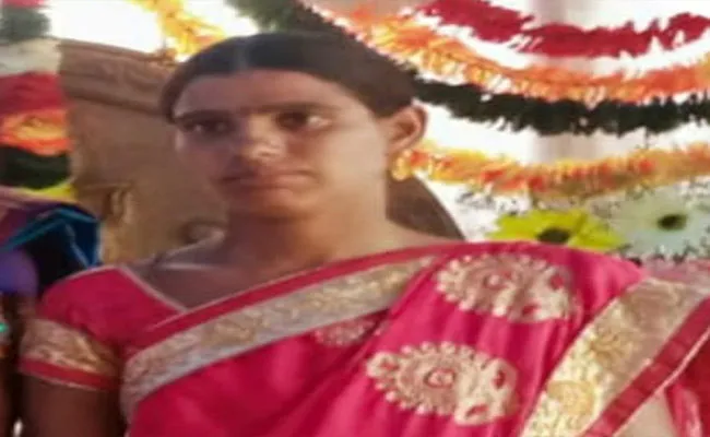 Husband Assassinate His Wife In Warangal - Sakshi