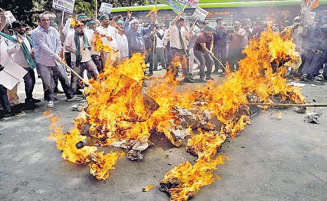 Ruckus forces Lok Sabha to adjourn till July 26 - Sakshi