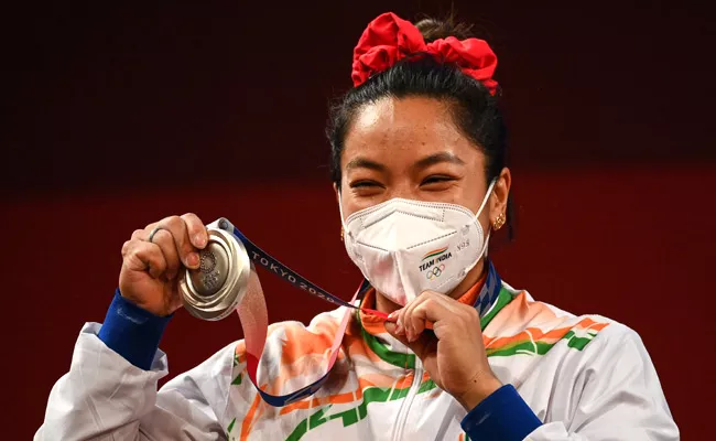 Tokyo Olympics: Mirabai Chanu Won Silver Medal In 49 Kg Weightlifting - Sakshi