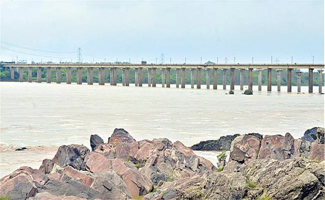 The Water Level Of Godavari At Bhadrachalam Gradually Rising - Sakshi