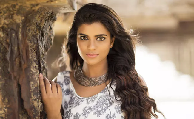 Kollywood: Aishwarya Rajesh Says Want To Act In Glamour Role Like Rambha - Sakshi