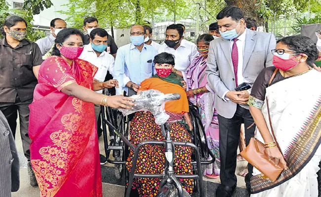 Tamilisai Soundararajan Supported Physically Challenged Girl - Sakshi