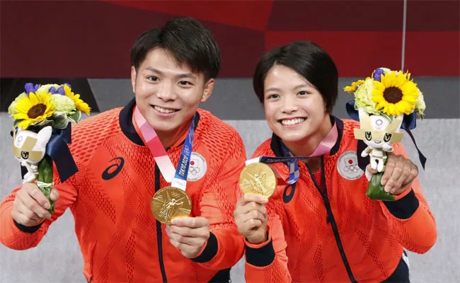 Tokyo Olympics: Japan Uta Abe And Hifumi Abe Became First Siblings In Olympic History To Win Gold Medals On Same Day - Sakshi