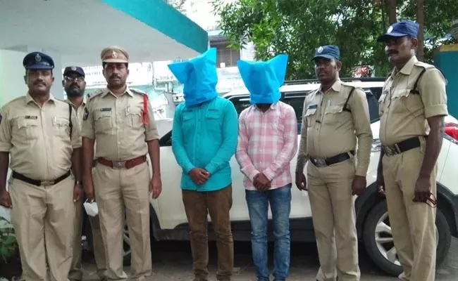 Hitech Gang Arrest In Kurnool For Doing Fraud Business - Sakshi