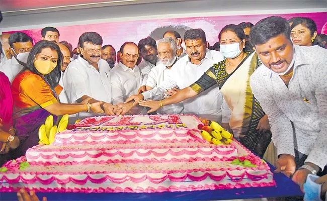 Minister KTR's Birthday Celebrations Were Held In Grand Manner - Sakshi