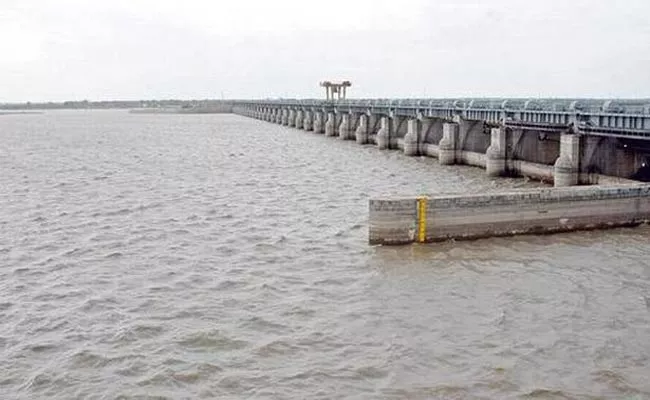 Inflow Of 3.7 Lakh Cusecs In Srisailam - Sakshi