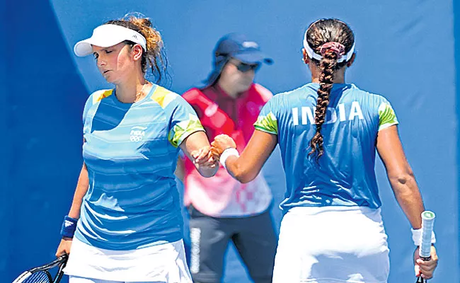 Sania Mirza, Ankita Raina knocked out of Tokyo Olympics womens doubles - Sakshi