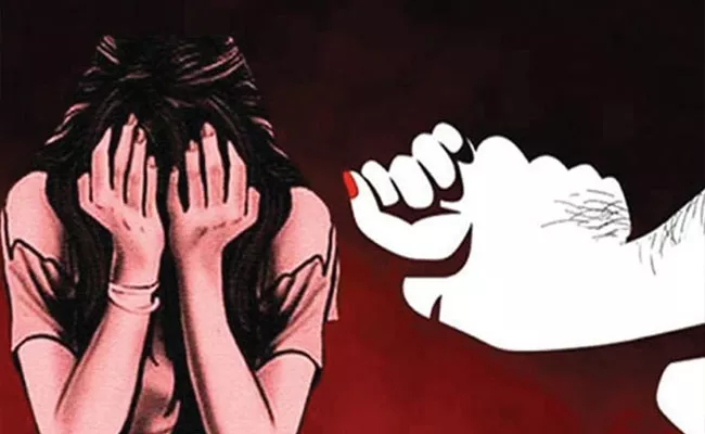 Man Misbehave With Girl In Karnataka - Sakshi