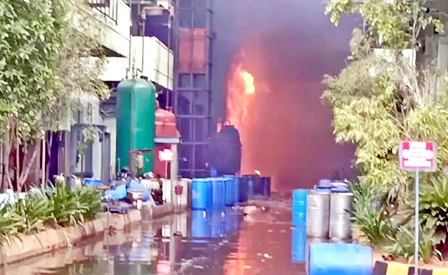 Fire Accident At Chemical Factory  In Hyderabad - Sakshi