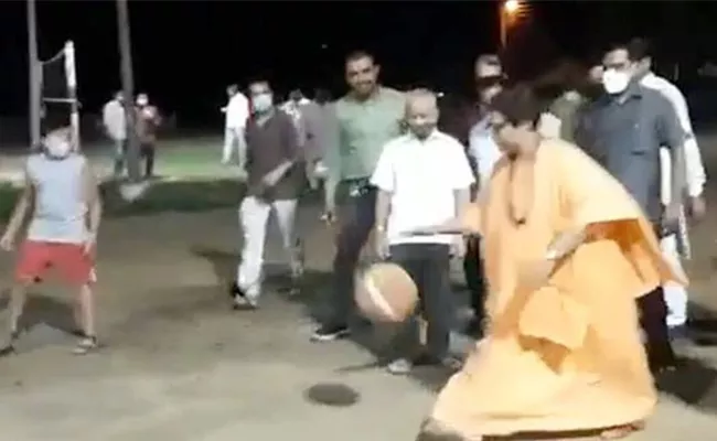 Wheelchair Bound Pragya Thakur Playing Basketball In Bhopal - Sakshi