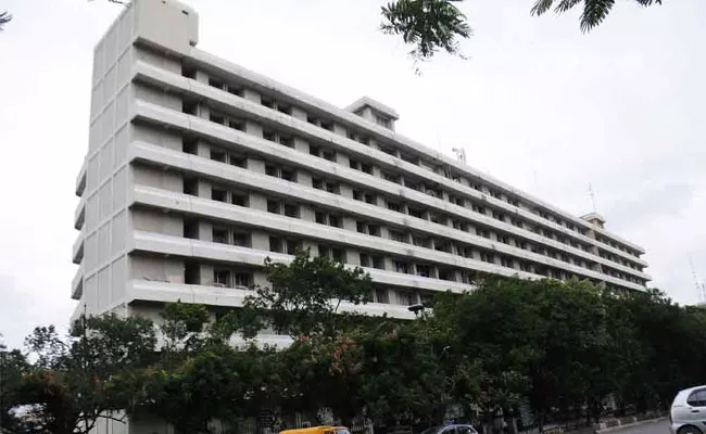 Telangana Sachivalayam Official Stuck In Lift At BRK Bhavan - Sakshi