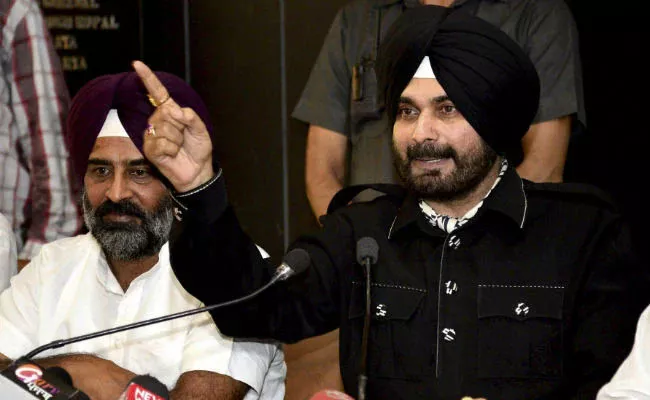 Navjot Sidhu Needling Amarinder Singh Over Power Cuts But He Pay Owes 8 Lakh - Sakshi