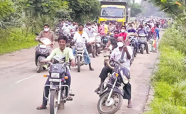 Photo Feature: Police Checking In Mahabubabad Godavari Flow In Basara - Sakshi