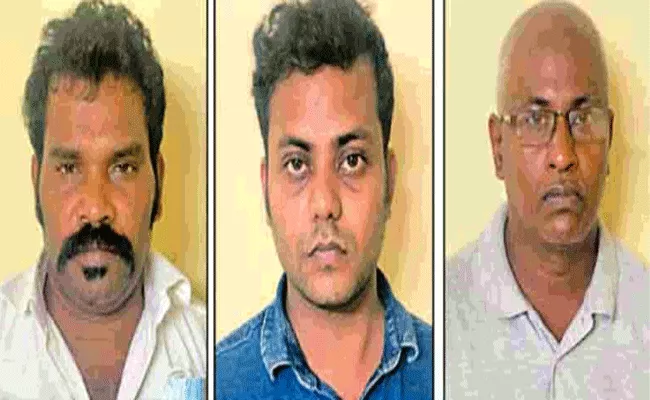 Police Arrested 2 People For Allegedly Stealing Jewelery Financier Home - Sakshi