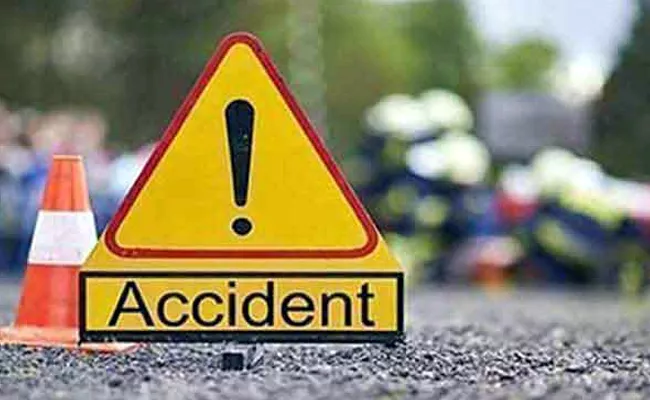 Two Women Slain as lorry rams scooty In Kovvuru - Sakshi