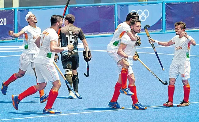 India Reach Quarterfinals In Men's Hockey - Sakshi