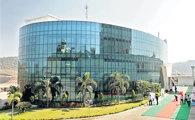 Visaka IT Hub: Various IT Companies Interested To Investment In Vizag - Sakshi