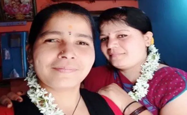 Karnataka: Sisters Assassinated Found Lifeless In Davangere - Sakshi