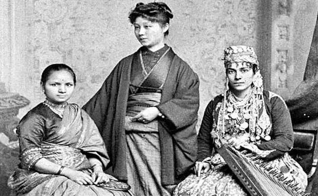 Historical Photos Depict Women Medical Pioneers - Sakshi