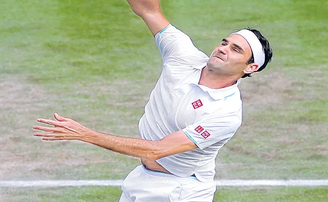 Roger Federer into Wimbledon fourth round for 18th time - Sakshi