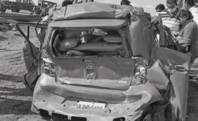 Road Accident On Gudur National Highway - Sakshi